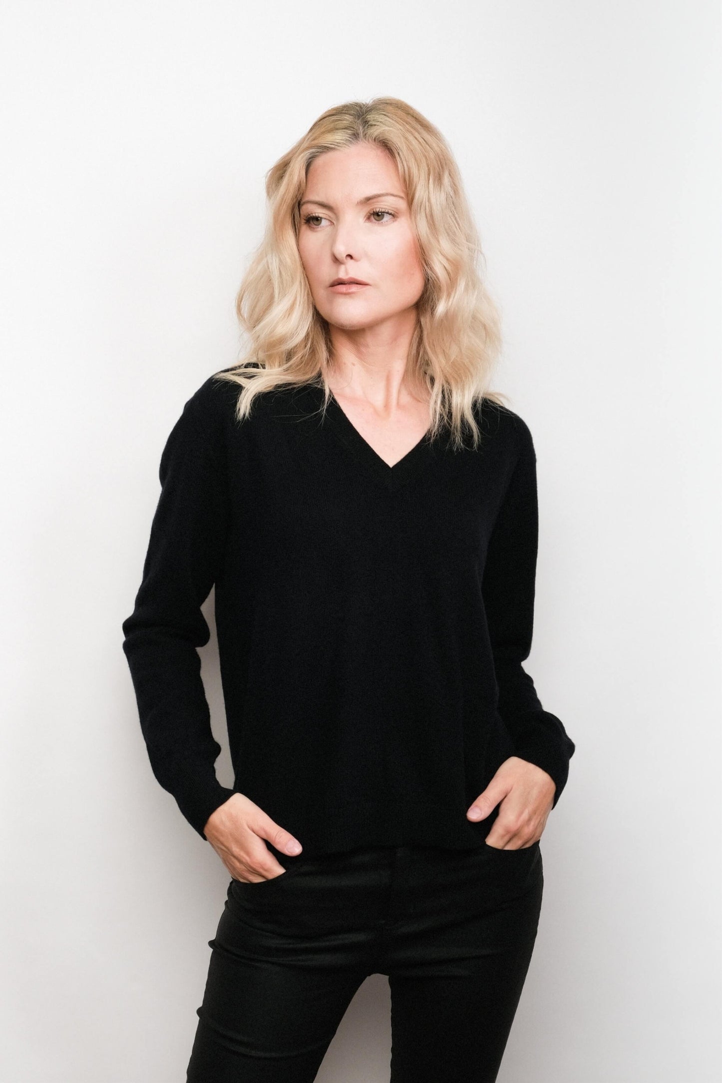 Everyday Luxe Cashmere V-Neck Sweater - Black