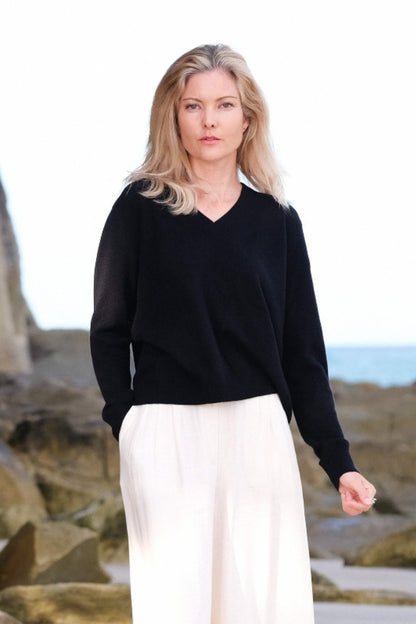 Everyday Luxe Cashmere V-Neck Sweater - Black