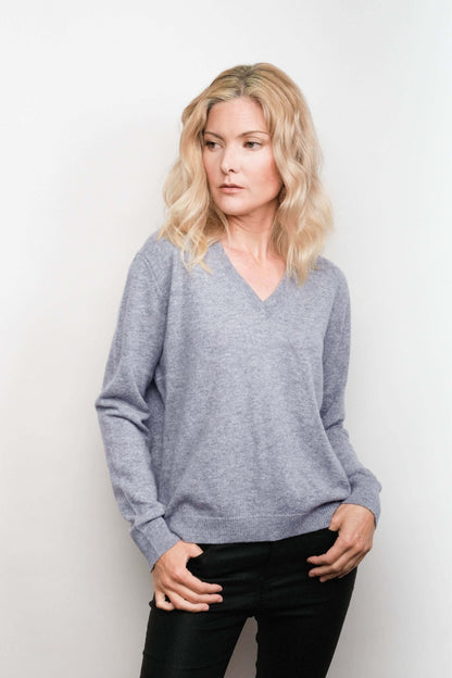 Everyday Luxe Cashmere V-Neck Sweater - Grey