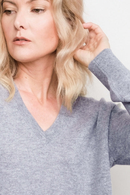 Everyday Luxe Cashmere V-Neck Sweater - Grey